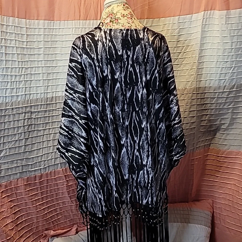 Jennifer Lopez top - Picture 3 of 5